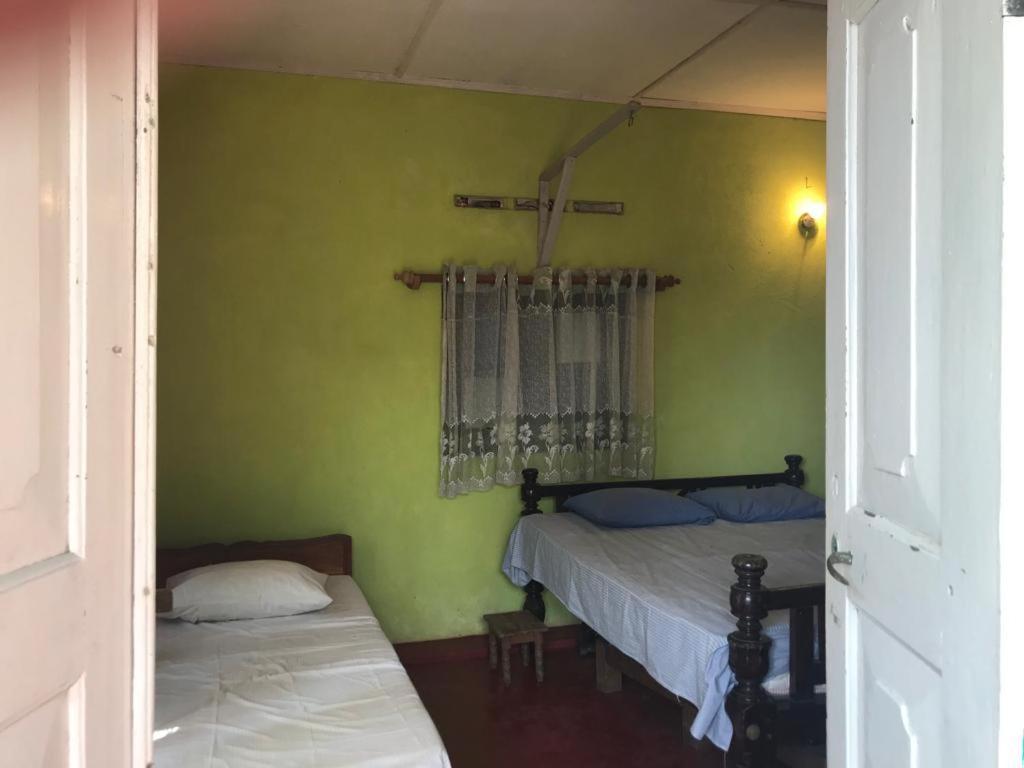 Sunset Beach Cabana Амбалангода Екстериор снимка